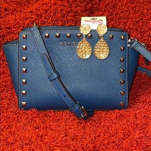 🔥🔥NEW🔥🔥Michael Kors Studded Selma Messenger🔥